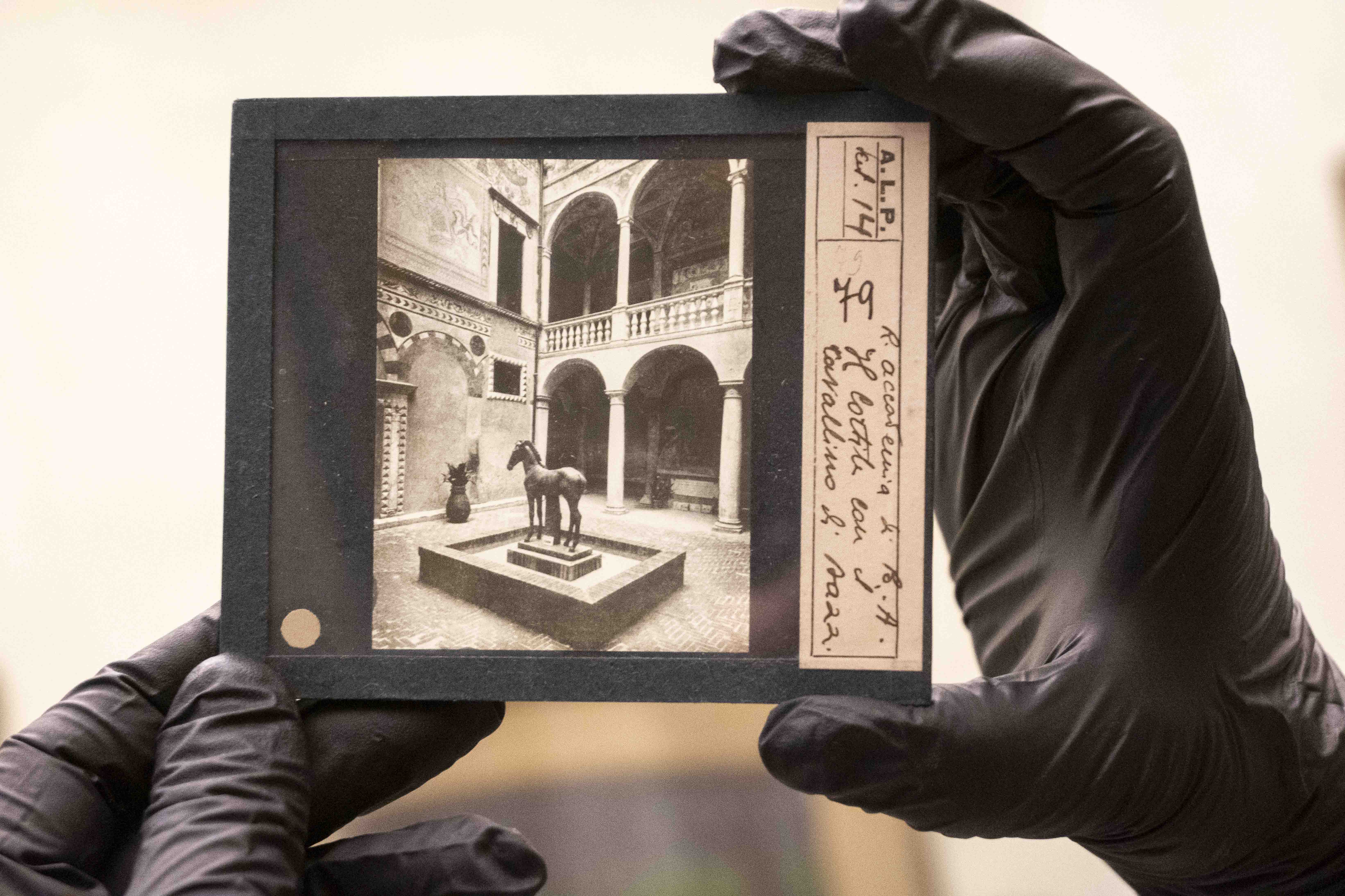 Il cortile con il cavallino di Dazzi, 1979, Accademia di Belle Arti di Carrar. Photograph by Francesco Fruzza Meozzi